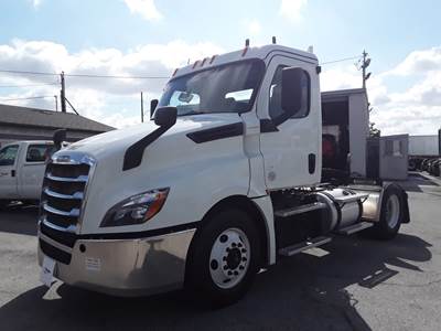 Freightliner Cascadia 126 Single Axle Day Cab Truck - 450HP, 10 Speed Manual