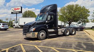 Freightliner Cascadia 126 Day Cab Truck - 450HP, 12 Speed Automatic
