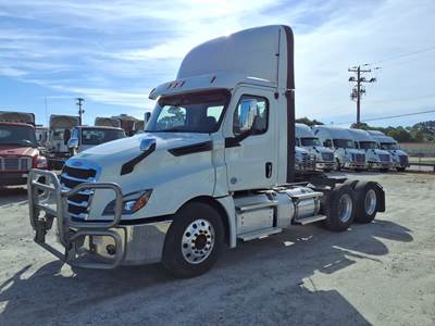 Freightliner Cascadia 126 Day Cab Truck - 455HP, 12 Speed Automatic
