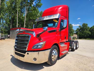 Freightliner Cascadia 126 Day Cab Truck - 455HP, 12 Speed Automatic