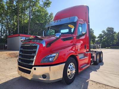 Freightliner Cascadia 126 Day Cab Truck - 455HP, 12 Speed Automatic