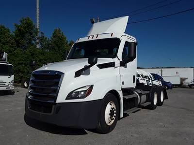 Freightliner Cascadia 126 Day Cab Truck - 455HP, 12 Speed Automatic