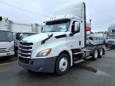 Freightliner Cascadia 126 Day Cab Truck - 455HP, 12 Speed Automatic
