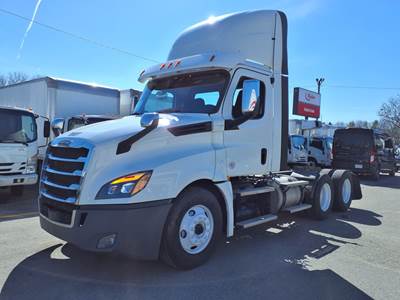 Freightliner Cascadia 126 Day Cab Truck - 455HP, 12 Speed Automatic