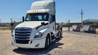Freightliner Cascadia 126 Day Cab Truck - 450HP, 10 Speed Automatic