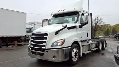 Freightliner Cascadia 126 Day Cab Truck - 455HP, 12 Speed Automatic