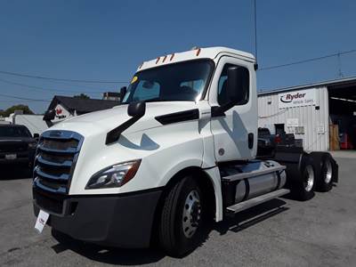 Freightliner Cascadia 126 Day Cab Truck - 450HP, 10 Speed Manual