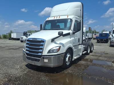 Freightliner Cascadia 126 Day Cab Truck - 450HP, 10 Speed Manual