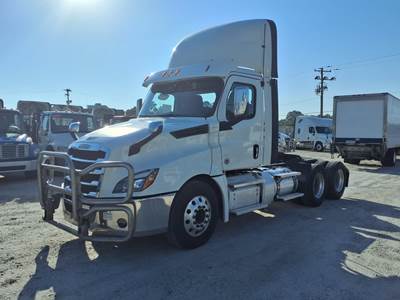 Freightliner Cascadia 126 Day Cab Truck - 455HP, 12 Speed Automatic