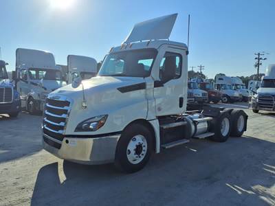 Freightliner Cascadia 126 Day Cab Truck - 450HP, 12 Speed Automatic