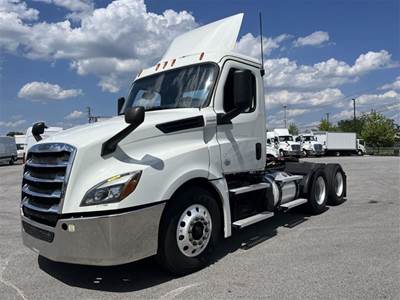 Freightliner Cascadia 126 Day Cab Truck - 455HP, 12 Speed Automatic
