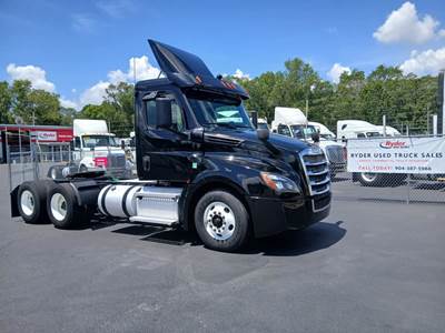 Freightliner Cascadia 126 Day Cab Truck - 450HP, 12 Speed Automatic