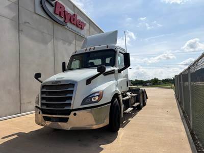 Freightliner Cascadia 126 Day Cab Truck - 450HP, 12 Speed Automatic