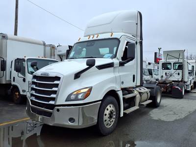 Freightliner Cascadia 126 Single Axle Day Cab Truck - 450HP, 12 Speed Automatic