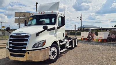 Freightliner Cascadia 126 Day Cab Truck - 455HP, 12 Speed Automatic