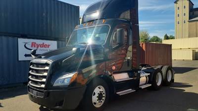 Freightliner Cascadia 126 Day Cab Truck - 455HP, 12 Speed Automatic