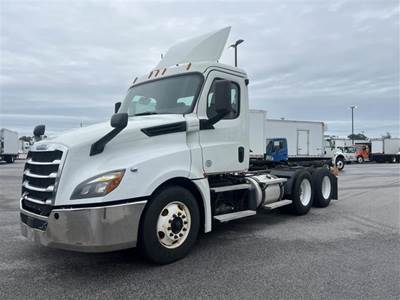 Freightliner Cascadia 126 Day Cab Truck - 450HP, 12 Speed Automatic