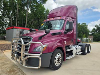 Freightliner Cascadia 126 Day Cab Truck - 450HP, 10 Speed Manual