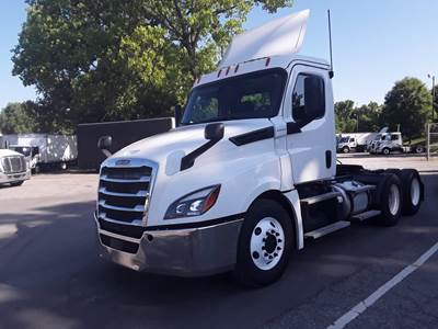 Freightliner Cascadia 126 Day Cab Truck - 455HP, 12 Speed Automatic