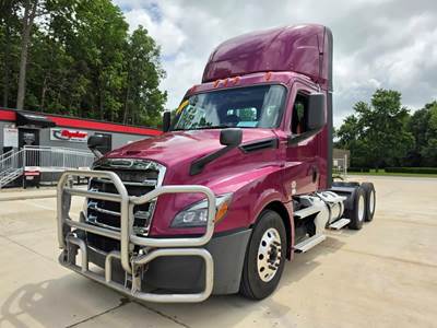 Freightliner Cascadia 126 Day Cab Truck - 450HP, 10 Speed Manual