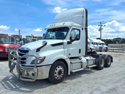 Freightliner Cascadia 126 Day Cab Truck - 455HP, 12 Speed Automatic