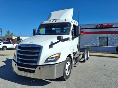 Freightliner Cascadia 126 Day Cab Truck - 455HP, 12 Speed Automatic