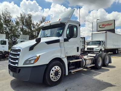 Freightliner Cascadia 126 Day Cab Truck - 450HP, 12 Speed Automatic