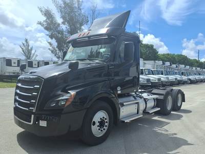 Freightliner Cascadia 126 Day Cab Truck - 450HP, 12 Speed Automatic