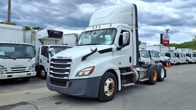 Freightliner Cascadia 126 Day Cab Truck - 455HP, 10 Speed Manual