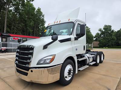 Freightliner Cascadia 126 Day Cab Truck - 450HP, 12 Speed Automatic