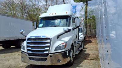 Freightliner Cascadia 126 Day Cab Truck - 455HP, 12 Speed Automatic