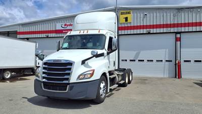 Freightliner Cascadia 126 Day Cab Truck - 455HP, 10 Speed Manual