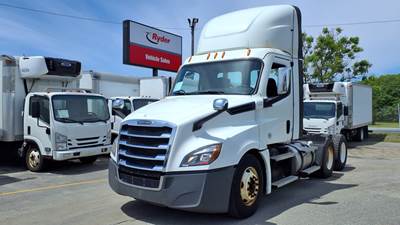 Freightliner Cascadia 126 Day Cab Truck - 455HP, 10 Speed Manual