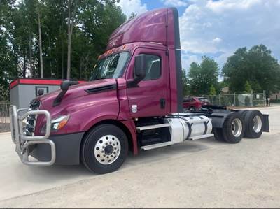 Freightliner Cascadia 126 Day Cab Truck - 450HP, 10 Speed Manual