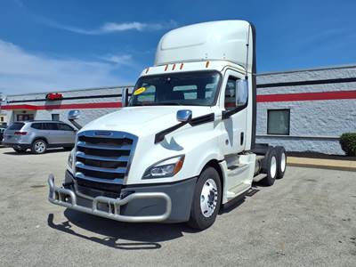 Freightliner Cascadia 126 Day Cab Truck - 455HP, 12 Speed Automatic