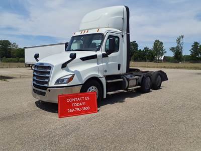 Freightliner Cascadia 126 Day Cab Truck - 450HP, 12 Speed Automatic