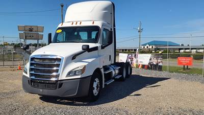 Freightliner Cascadia 126 Day Cab Truck - 450HP, 12 Speed Automatic