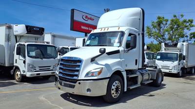 Freightliner Cascadia 126 Single Axle Day Cab Truck - 450HP, 12 Speed Automatic