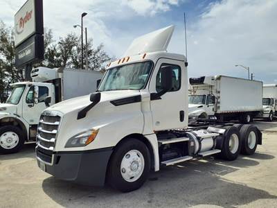 Freightliner Cascadia 126 Day Cab Truck - 410HP, 12 Speed Automatic