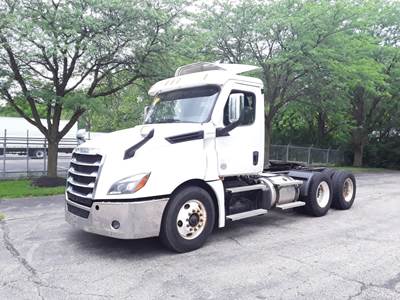 Freightliner Cascadia 126 Day Cab Truck - 455HP, 10 Speed Manual