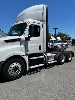 Freightliner Cascadia 126 Day Cab Truck - 505HP, 12 Speed Automatic