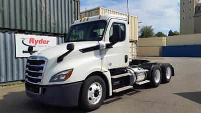 Freightliner Cascadia 126 Day Cab Truck - 450HP, 12 Speed Automatic