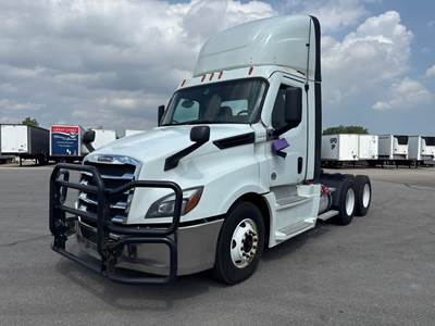 Freightliner Cascadia 126 Day Cab Truck - 450HP, 10 Speed Manual