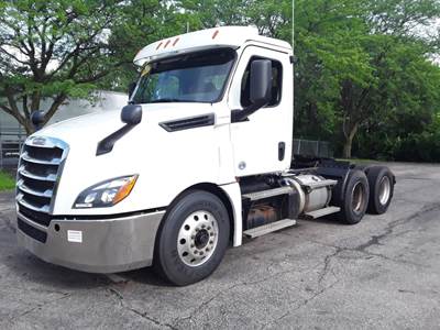 Freightliner Cascadia 126 Day Cab Truck - 450HP, 10 Speed Manual
