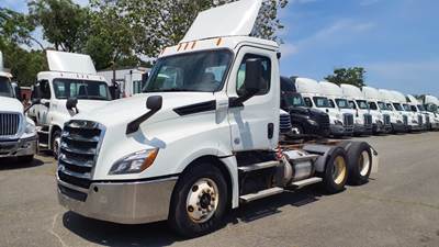 Freightliner Cascadia 126 Day Cab Truck - 455HP, 12 Speed Automatic