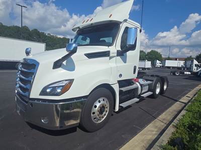 Freightliner Cascadia 126 Day Cab Truck - 455HP, 12 Speed Automatic