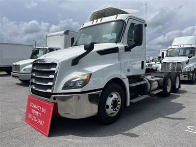 Freightliner Cascadia 126 Day Cab Truck - 455HP, 12 Speed Automatic