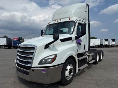 Freightliner Cascadia 126 Day Cab Truck - 450HP, 12 Speed Automatic