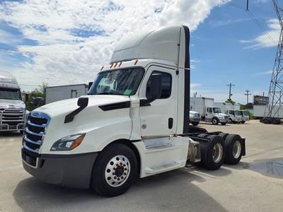 Freightliner Cascadia 126 Day Cab Truck - 400HP, 12 Speed Automatic