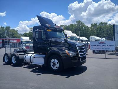 Freightliner Cascadia 126 Day Cab Truck - 450HP, 12 Speed Automatic